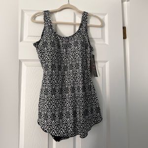 Patterned bathing suit. Flattering overlay- additional covering of midriff area.